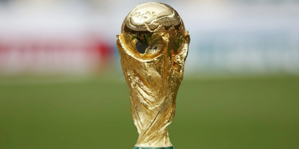 imagem da taça da copa do mundo 2026, que será disputada nos Estados Unidos, Canadá e México